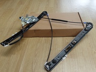 รางยกกระจกบานหน้าขวา BMW Series 3 E46 ปี 1998 - 2004