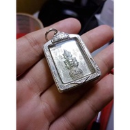 2530年泽度金（Jatukam）“邮票型”**的阿白加（Alpaka）版本。与之前的“Heng”模（兴字模）不同，这一尊是 Block Chor（Chor模），同样属于存世量极少的顶级稀有版本。