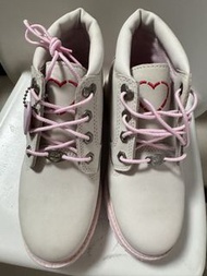 Timberland 白色粉色短靴