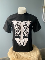 เสื้อยืดวินเทจคอฟิต/ลายกระดูกใหญ่
