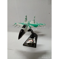 HIJAU Miniature White Green Airplane Statue | Miniature airplane car statue | Jet figure display