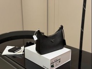 Prada 普拉達流浪三合一餃子包