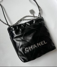 全新 Chanel mini 22 黑色 銀字 垃圾包