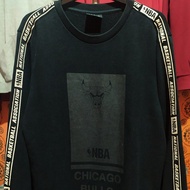 CREWNECK CHICAGO BULLS BLACK ON BLACK SECOND ORIGINAL LIKENEW PRELOVED