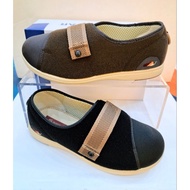 moonstar 4E Wide Last Lightweight Safety Nursing Shoes Unisex 4050 Black 4053 Coffee