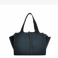 Celine三折中號牛皮純色倒三角寬翼 肩背包