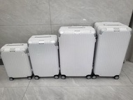 rimowa hybrid essential cabin size 21