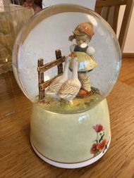 M.I. Hummel Goebel Goose Girl Musical Water Globe #827973 – Working – Original Box