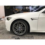 BMW E92 M3 style fender set with signal light