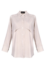 STUDIO UNKNOWN - Joan Oversized Shirt เสื้อเชิ้ตดีเทลป้ายเหล็ก