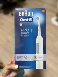 【現貨全新】Oral-B 歐樂B 3D電動牙刷 PRO1 保固2年 (簡約白)