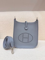 門市現貨Hermes Evelyne 16 木偶灰銀扣 同色長帶 k stamp