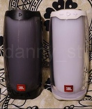 超靚立體聲之選👍🏻兩個 JBL Pulse 4 香港行貨 便攜式彩光無線藍牙防水喇叭 黑色/白色各一 高解析度的360度LED燈自定燈光燈效/360度喇叭陣列 原價$1899一個 媲美 B&O / B