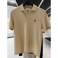 เสื้อยืดแขนสั้นคอปกสีทึบเสื้อโปโลปักลายความรักขนาดเล็กสำหรับฤดูร้อนใหม่แบรนด์แถบสองข้างแบบขึ้นลง Ami