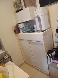 白色儲物櫃