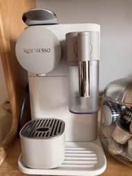 Nespresso 咖啡機連咖啡膠囊