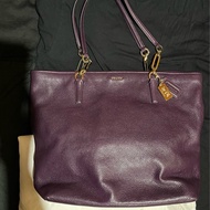 Coach金釦皮革紫34cm大托特包