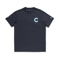 New Era เสื้อยืดแขนสั้นรุ่น Chicago Cubs Rebellious Resistance Graphite Short Sleeve T-Shirt