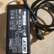adaptor acer output 19v--3.42A seken