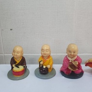 Stone statue of a monk, decorative statue, makes a meaningful gift, size 7x9 cm