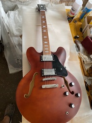 คลาสสิกกิบสัน ES335เคลือบสีน้ำตาลกึ่งกลวงร่างกายกีตาร์ไฟฟ้า