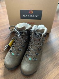 GARMONT 女款GoreTex中筒健行鞋。登山鞋。城市綠洲。防水透氣。黃金大底。越野健走