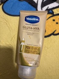 Vaseline Healthy Bright Gluta-Hya Serum Burst Lotion 300ml