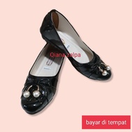 Ballet shoes black shoes. ballet shoes Wanita