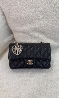 門市現貨🩷 Chanel 25A✨Bag Charm 迷你CF包包掛件 黑色 😍✅全新Full set 💯可陪驗