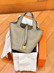 Hermes Picotin 18  Q1 鼠尾草色 Y stamp