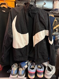 Nike classic big swoosh logo jacket size:S