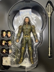 Mezco One:12 Aquaman Justice League