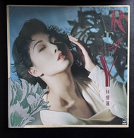 1988 年SONY 新力唱片公司出品林憶蓮 READY 黑膠唱片 CBA196，兩邊質素理想，只係肉眼見到Side A第一首歌位置有污跡可能影響到輕微跳線（見圖)，有興趣買家可以放大檢查AB sid
