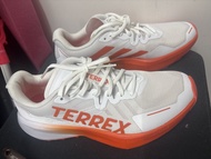 Adidas Terrex 越野跑鞋