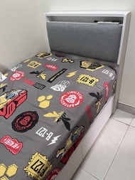 海馬牌 Gold 單人床褥$100白灰色床架$200。可以分開買。