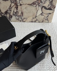 CELINE 黑色皮革水桶袋連小銀包