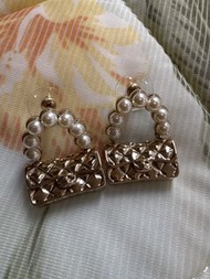 Chanel 金色珍珠包包耳環