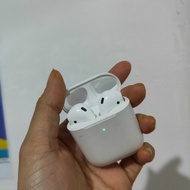 Apple Airpods Gen 2 w/ Wireless Charging Second