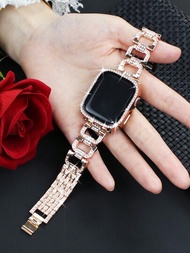 2入組女性休閒派對系列閃亮鑲嵌D形時尚設計金屬材質手帶，與珠寶扣相匹配，搭配硬化玻璃屏幕保護貼一起使用的時尚手帶和PC外殼，包括手錶調整工具。與Apple Watch 38/42/40/44/41/45/49mm時尚手帶保護套兼容，可兼容Apple Watch Series Ultra/9/8/7/6/5/4/3。