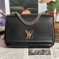 Lv lock me BB荔枝牛皮銀鏈條斜背包