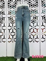Niyom jeans รุ่น BJ020 กางเกงยีนส์ผู้หญิง ทรงขาม้า สียีนส์อ่อน ฟอก เเต่งเฟด ผ้าไม่ยืด เเต่งขาด