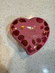 #24畢業季  GODIVA 鐵盒空盒，粉紅色愛心💞❤️造型巧克力糖果盒