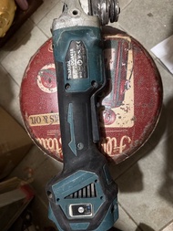 型號：牧田 DGA418 磨機