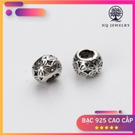 Round silver Charm with 4-leaf clover motif