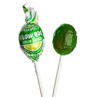 Charms Blow Pops อมยิ้มสอดไส้หมากฝรั่ง ขนม USA (1 แท่ง 18 กรัม) Bubble Gum Lollipop ขนมอเมริกา