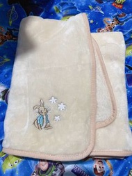 2022正版現貨☪️比得兔彼得兔冷氣被毯小被被女童女孩嬰兒被女朋友生日禮物辦公室午睡蓋大腿披肩必備 80x100cm ‼️手感超級無敵好💕😘  peter rabbit baby blanket