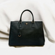 莉亞精品♡PRADA  黑色殺手包 二手美包