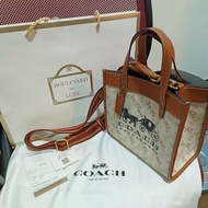 COACH FIELD TOTE 22 馬車圖案印花徽章托特包