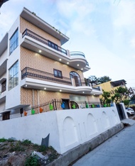 Rumah 110 m² dengan 3 kamar tidur dan 3 kamar mandi pribadi di Kairwaan Gaon (Cozy Nest |3BR| Shared