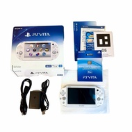 Sony PlayStation PS Vita PCH 2000 ของแท้ ครบชุด พร้อมแถมเมมโมรี่การ์ด 8 GB มือสอง